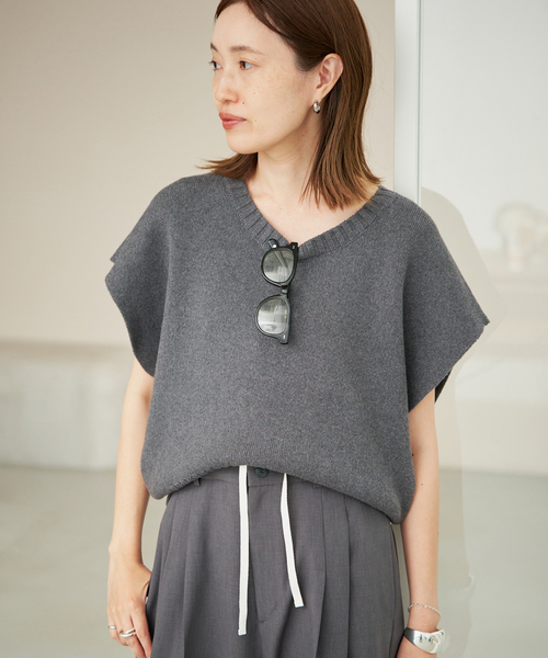 SLOBE IENA(スローブイエナ)の「フォルムニットベスト(ベスト・レディース・グレー/ピンク/カーキ・FREE)」の5枚目の写真