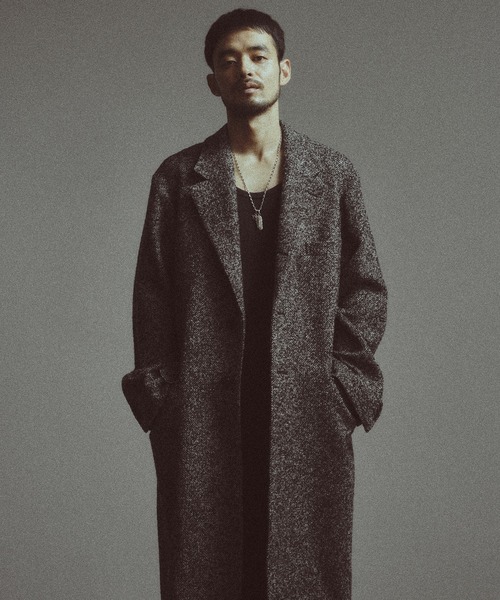 MEN'S BIGI(メンズビギ)の「【BASED ON MEN'S BIGI HERITAGE】ヘリンボーン シングルチェスターコート(チェスターコート・メンズ・ブラック系その他・02/03)」の1枚目の写真