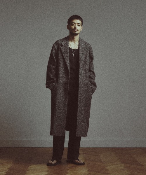 MEN'S BIGI(メンズビギ)の「【BASED ON MEN'S BIGI HERITAGE】ヘリンボーン シングルチェスターコート(チェスターコート・メンズ・ブラック系その他・02/03)」の2枚目の写真