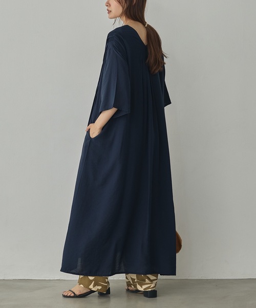 hunch(ハンチ)の「7分袖 ピンタックカフタン風ワンピース(ワンピース・レディース・ネイビー/グレイッシュベージュ/ボルドー・FREE)」の15枚目の写真