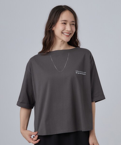 SHOO・LA・RUE(シューラルー)の「【ひんやり/体型カバー】首元すっきり ゆるバックギャザーTシャツ(Tシャツ/カットソー・レディース・チャコールグレー/ライトベージュ/ピンク系・00)」の12枚目の写真