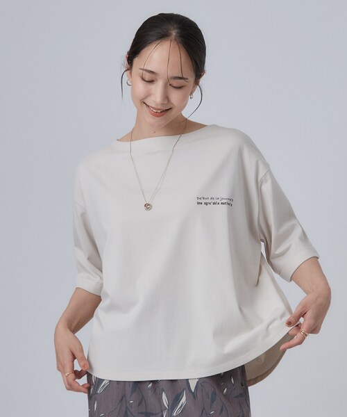 SHOO・LA・RUE(シューラルー)の「【ひんやり/体型カバー】首元すっきり ゆるバックギャザーTシャツ(Tシャツ/カットソー・レディース・チャコールグレー/ライトベージュ/ピンク系・00)」の14枚目の写真