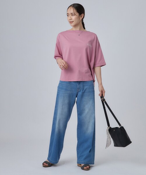 SHOO・LA・RUE(シューラルー)の「【ひんやり/体型カバー】首元すっきり ゆるバックギャザーTシャツ(Tシャツ/カットソー・レディース・チャコールグレー/ライトベージュ/ピンク系・00)」の8枚目の写真