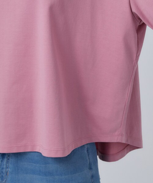 SHOO・LA・RUE(シューラルー)の「【ひんやり/体型カバー】首元すっきり ゆるバックギャザーTシャツ(Tシャツ/カットソー・レディース・チャコールグレー/ライトベージュ/ピンク系・00)」の5枚目の写真