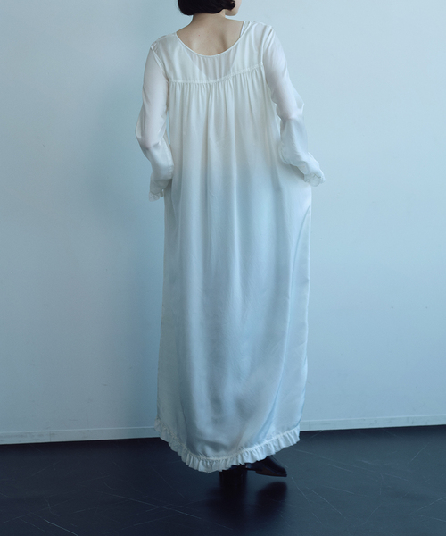 EDIT. FOR LULU(エディットフォールル)の「【ARCHIVE STANCE / アーカイブスタンス】cupro maxi frillhem dress(ワンピース・レディース・ホワイト・FREE)」の3枚目の写真