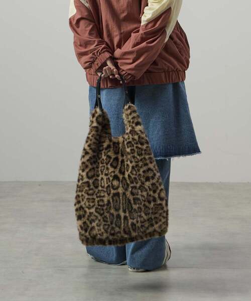 CONVERSE TOKYO（コンバーストウキョウ）の「2WAY LEOPARD ECO-FUR SHOPPING TOTE BAG（トートバッグ・レディース・ベージュ/ブラウン・FREE）」の4枚目の写真