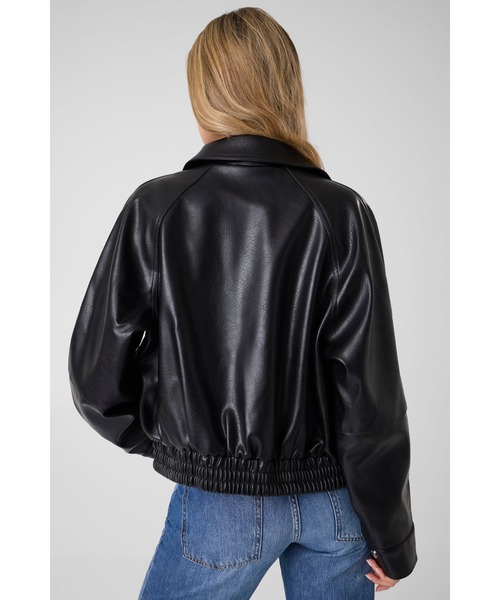 Guess（ゲス）の「AUDRINE PU Bomber Jacket ブルゾン レザージャケット 合皮（ブルゾン・レディース・ブラック・LARGE/MEDIUM/SMALL/X-SMALL）」の2枚目の写真