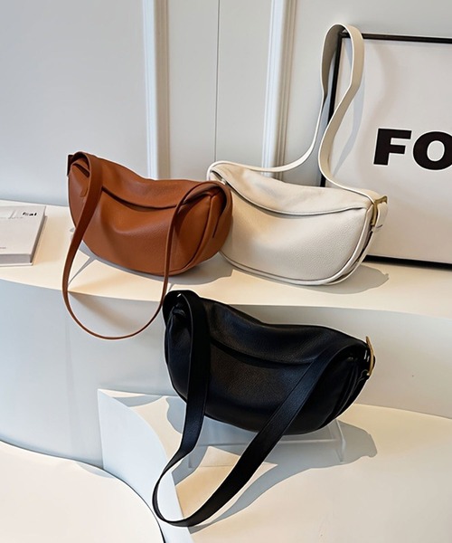 florist（フローリスト）の「【500mlペットボトル収納可・軽量】2WAY セミフラップワンショルダーバッグ（ショルダーバッグ・レディース・ホワイト/キャメル/ブラック・FREE）」の4枚目の写真