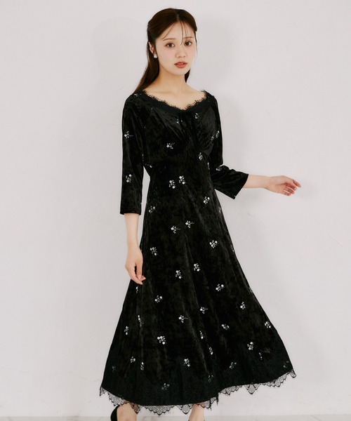 tocco closet(トッコ クローゼット)の「リボン付き小花刺繍ベロアレースラインワンピース(ワンピース・レディース・ブラック/ベージュ・M)」の7枚目の写真