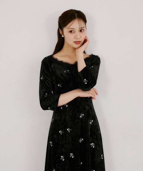 tocco closet(トッコ クローゼット)の「リボン付き小花刺繍ベロアレースラインワンピース(ワンピース・レディース・ブラック/ベージュ・M)」の11枚目の写真