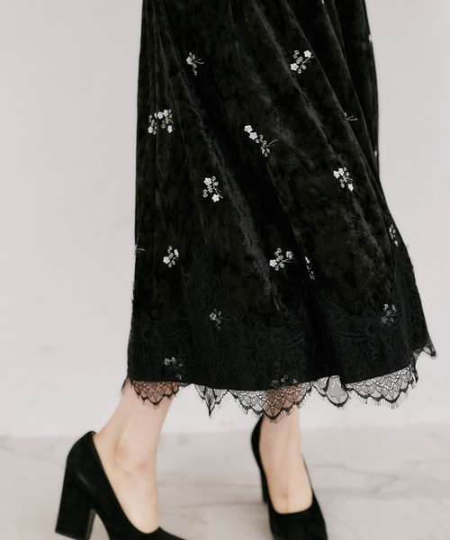 tocco closet(トッコ クローゼット)の「リボン付き小花刺繍ベロアレースラインワンピース(ワンピース・レディース・ブラック/ベージュ・M)」の16枚目の写真