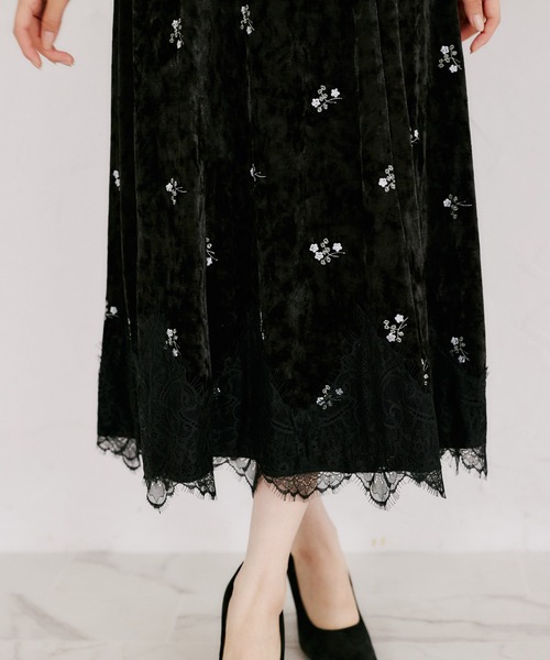 tocco closet(トッコ クローゼット)の「リボン付き小花刺繍ベロアレースラインワンピース(ワンピース・レディース・ブラック/ベージュ・M)」の17枚目の写真