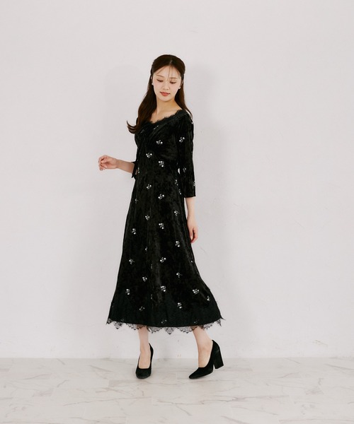 tocco closet(トッコ クローゼット)の「リボン付き小花刺繍ベロアレースラインワンピース(ワンピース・レディース・ブラック/ベージュ・M)」の3枚目の写真