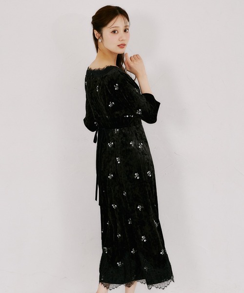 tocco closet(トッコ クローゼット)の「リボン付き小花刺繍ベロアレースラインワンピース(ワンピース・レディース・ブラック/ベージュ・M)」の9枚目の写真
