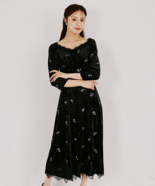 tocco closet(トッコ クローゼット)の「リボン付き小花刺繍ベロアレースラインワンピース(ワンピース・レディース・ブラック/ベージュ・M)」の6枚目の写真