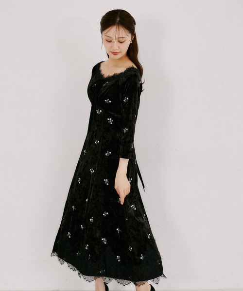tocco closet(トッコ クローゼット)の「リボン付き小花刺繍ベロアレースラインワンピース(ワンピース・レディース・ブラック/ベージュ・M)」の8枚目の写真
