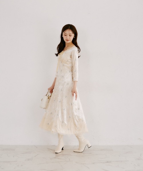 tocco closet(トッコ クローゼット)の「リボン付き小花刺繍ベロアレースラインワンピース(ワンピース・レディース・ブラック/ベージュ・M)」の19枚目の写真