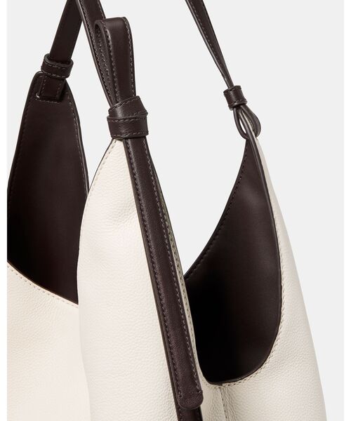 kate spade new york（ケイトスペード ニューヨーク）の「ループ ラージ キャリーオール バッグ（ショルダーバッグ・レディース・ベージュ・ONESIZE）」の6枚目の写真