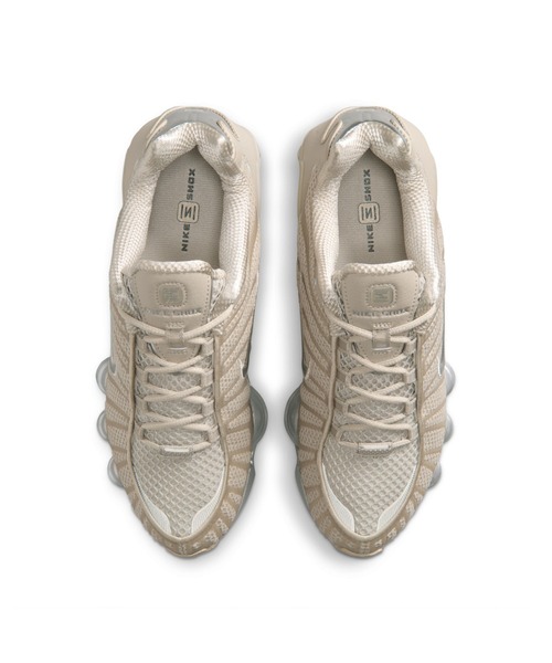 NIKE（ナイキ）の「NIKE/ナイキ WS ｼｮｯｸｽ TL（スニーカー・レディース・ベージュ・22.5cm/23cm/23.5cm/24.5cm/22cm）」の3枚目の写真