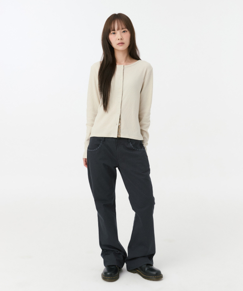 OHESHIO(オヘシオ)の「刺繍ポケット付きブーツカットパンツ ネイビー(その他パンツ・レディース・その他・SMALL/MEDIUM)」の5枚目の写真