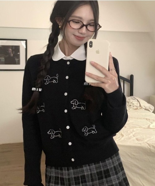 AVYL(アヴィル)の「ダックスフンド刺繍ニットカーディガン(カーディガン/ボレロ・レディース・ブラック・M)」の3枚目の写真