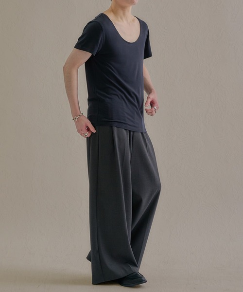epnok(エプノック)の「Uネック調温インナー(Tシャツ/カットソー・メンズ・ブラック・LARGE/MEDIUM/SMALL)」の2枚目の写真