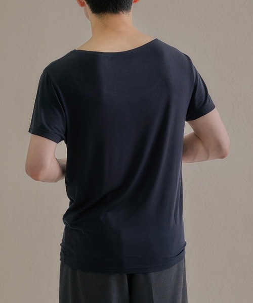 epnok(エプノック)の「Uネック調温インナー(Tシャツ/カットソー・メンズ・ブラック・LARGE/MEDIUM/SMALL)」の7枚目の写真