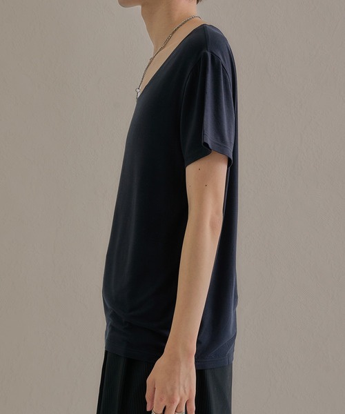 epnok(エプノック)の「Uネック調温インナー(Tシャツ/カットソー・メンズ・ブラック・LARGE/MEDIUM/SMALL)」の4枚目の写真