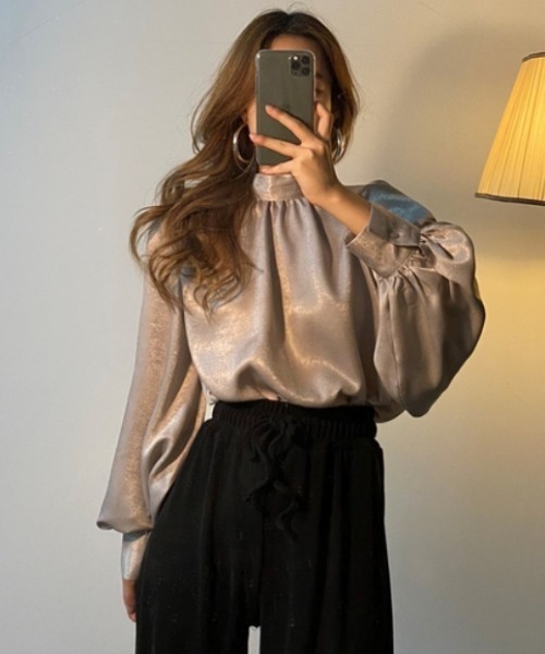 Aelina(エリナ)の「ハーフネックパフスリーブフェイクサテンブラウス(シャツ/ブラウス・レディース・ブラック/ホワイト/ブラウン・FREE)」の20枚目の写真