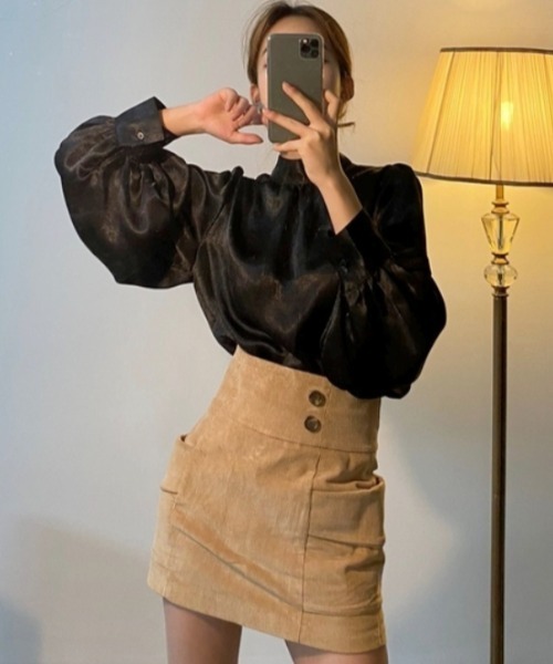 Aelina(エリナ)の「ハーフネックパフスリーブフェイクサテンブラウス(シャツ/ブラウス・レディース・ブラック/ホワイト/ブラウン・FREE)」の17枚目の写真