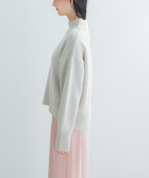 URBAN RESEARCH ROSSO WOMEN(アーバンリサーチ ロッソ)の「『WEB/一部店舗限定』エクストラファインボトルネックニット(ニット/セーター・レディース・ミント/ライトグレー/ネイビー・FREE)」の21枚目の写真