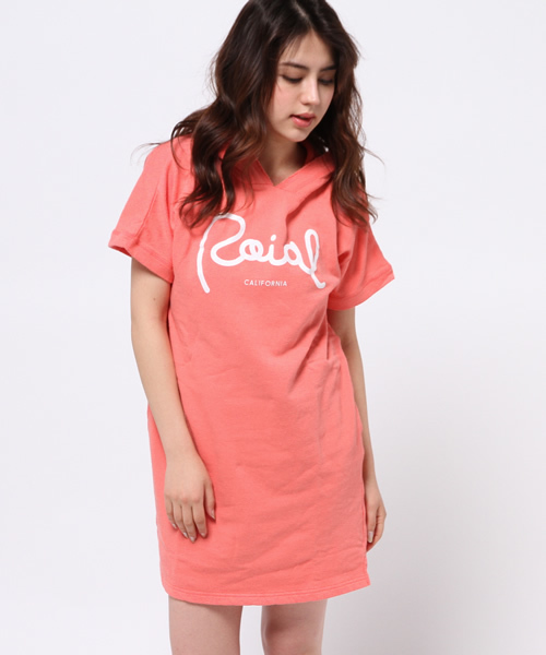 roial(ロイアル)の「GRIFF / ROIAL(ロイアル) フロントブランドロゴプリント ミドル丈 フード付き ルームウェア 半袖Tシャツ ワンピース(ワンピース・レディース・ネイビー/ホワイト/ピンク系その他/グレー・MEDIUM/SMALL)」の4枚目の写真