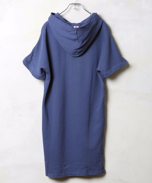 roial(ロイアル)の「GRIFF / ROIAL(ロイアル) フロントブランドロゴプリント ミドル丈 フード付き ルームウェア 半袖Tシャツ ワンピース(ワンピース・レディース・ネイビー/ホワイト/ピンク系その他/グレー・MEDIUM/SMALL)」の7枚目の写真