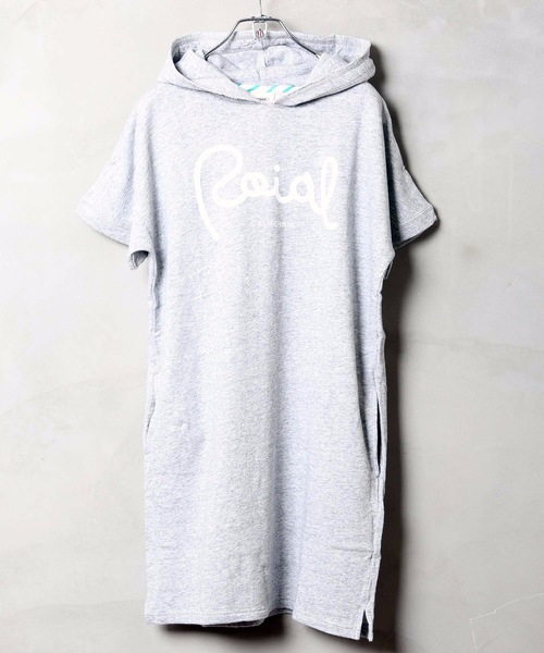 roial(ロイアル)の「GRIFF / ROIAL(ロイアル) フロントブランドロゴプリント ミドル丈 フード付き ルームウェア 半袖Tシャツ ワンピース(ワンピース・レディース・ネイビー/ホワイト/ピンク系その他/グレー・MEDIUM/SMALL)」の6枚目の写真