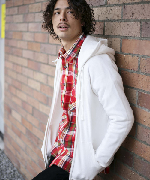 Denime（ドゥニーム）の「ソフト裏毛無地フルジップパーカー（パーカー・メンズ・ブラック/ワイン/ホワイト/グレー・SMALL/LARGE/X-SMALL/X-LARGE/MEDIUM）」の16枚目の写真