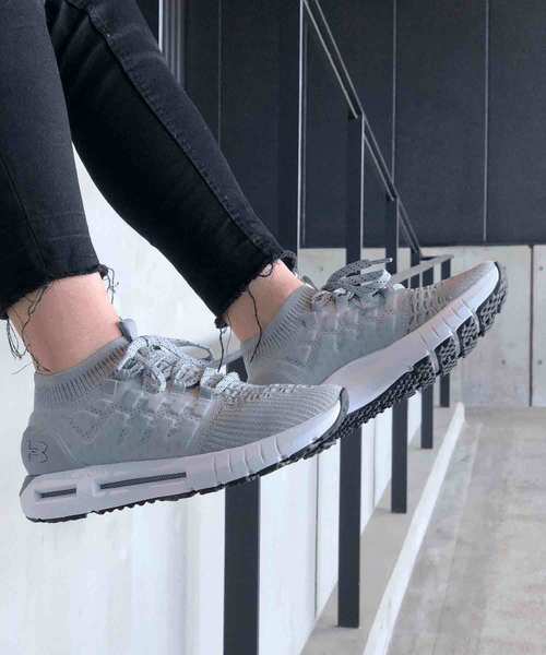 UNDER ARMOUR（アンダーアーマー）の「レディース ランニングシューズ / ホバーファントム Bフィット（スニーカー・レディース・アイボリー/ライトグレー/パープル/ピンク/チャコールグレー/ブラック×ブルー/ブラック×ホワイト/スカイブルー・23/22.5/26/25.5/25/24.5/24/23.5/26.0/25.0/24.0）」の19枚目の写真