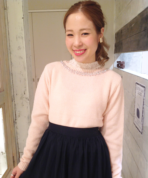 Chico（チコ）の「衿ビジュー付ニット（ニット/セーター・レディース・ブラック/ピンク/グリーン/ホワイト・FREE）」の4枚目の写真