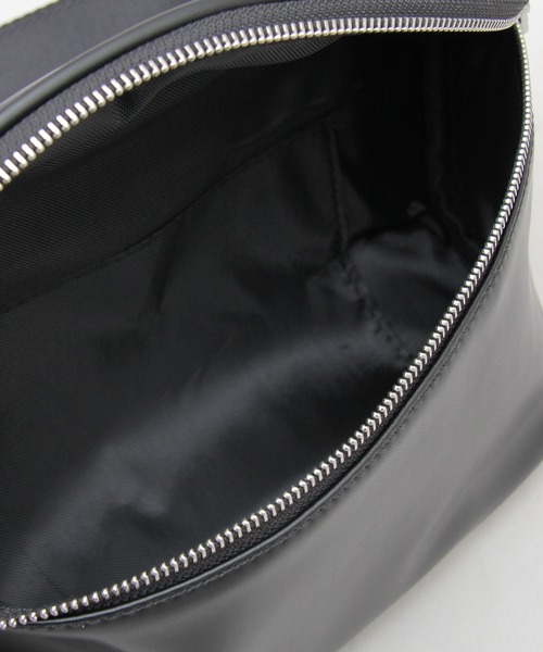 REGiSTA（レジスタ）の「フェイクレザー 大きめサイズ ウエストポーチ（ボディバッグ/ウエストポーチ・メンズ・ブラック/ブラック系その他・FREE）」の17枚目の写真