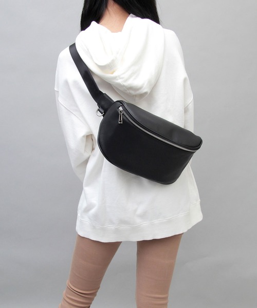 REGiSTA（レジスタ）の「フェイクレザー 大きめサイズ ウエストポーチ（ボディバッグ/ウエストポーチ・メンズ・ブラック/ブラック系その他・FREE）」の11枚目の写真