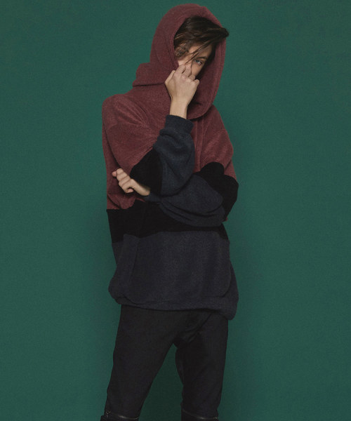 SHAREEF(シャリーフ)の「SHAGGY PILE SWICHING HOODIE(パーカー・メンズ・ブラック/ネイビー/レッド/チャコールグレー/モカ・2/1/3)」の4枚目の写真
