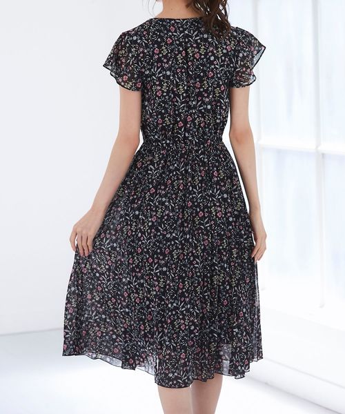tocco closet（トッコ　クローゼット）の「フラワープリントワンピース（ワンピース・レディース・ブラック/オフホワイト・M）」の5枚目の写真