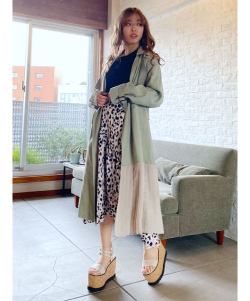 EVRIS（エヴリス）の「クロコストラップウエッジサンダル（サンダル・レディース・ブラック/ベージュ・SMALL/MEDIUM/LARGE）」の3枚目の写真