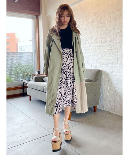 EVRIS（エヴリス）の「クロコストラップウエッジサンダル（サンダル・レディース・ブラック/ベージュ・SMALL/MEDIUM/LARGE）」の4枚目の写真