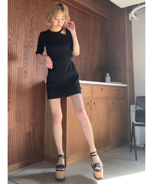 EVRIS（エヴリス）の「クロコストラップウエッジサンダル（サンダル・レディース・ブラック/ベージュ・SMALL/MEDIUM/LARGE）」の7枚目の写真
