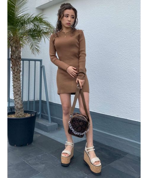 EVRIS（エヴリス）の「クロコストラップウエッジサンダル（サンダル・レディース・ブラック/ベージュ・SMALL/MEDIUM/LARGE）」の12枚目の写真