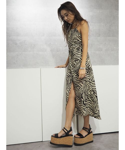 EVRIS（エヴリス）の「クロコストラップウエッジサンダル（サンダル・レディース・ブラック/ベージュ・SMALL/MEDIUM/LARGE）」の20枚目の写真