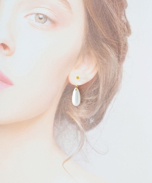 tone(トーン)の「【PAPER ART WORKS】drop pearl(イヤリング・レディース・ゴールド・FREE)」の2枚目の写真