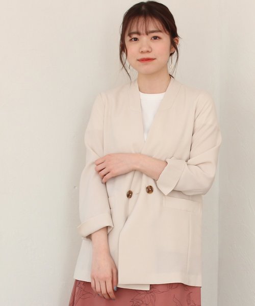 TRUDEA（トルディア）の「リネンライク　ノーカラージャケット（ノーカラージャケット・レディース・キャメル/ベージュ/カーキ・MEDIUM/LARGE）」の2枚目の写真