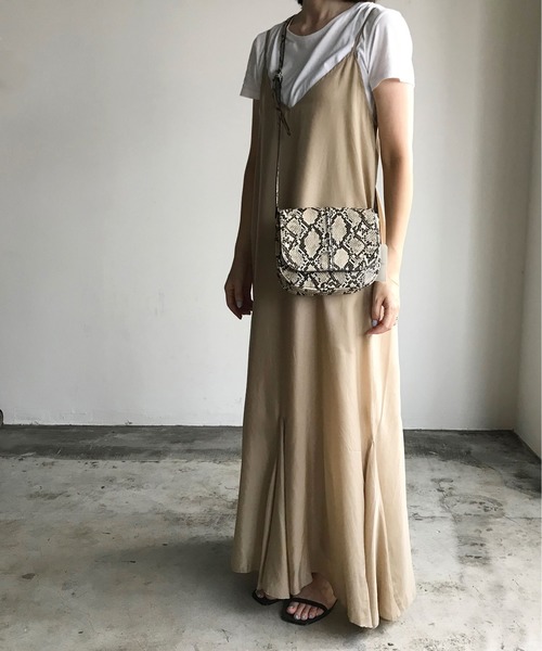 COMMON WARE(コモンウェアー)の「ST:ROVERETO SQUARE FLAP BAG スクウェア フラップ バック(ショルダーバッグ・レディース・ブラック/ブラック系その他/ベージュ/キャメル・FREE)」の2枚目の写真
