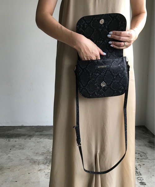 COMMON WARE(コモンウェアー)の「ST:ROVERETO SQUARE FLAP BAG スクウェア フラップ バック(ショルダーバッグ・レディース・ブラック/ブラック系その他/ベージュ/キャメル・FREE)」の7枚目の写真